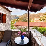 Stone House - Private Garden Retreat Venkovský dům Milea (Messenia)