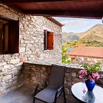Stone House - Private Garden Retreat