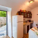 Stone House - Private Garden Retreat