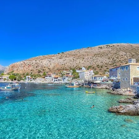 Stone House - Private Garden Retreat Landhaus Milea (Messenia)
