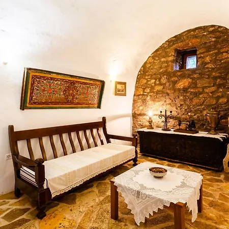 Stone House - Private Garden Retreat Kır Evi