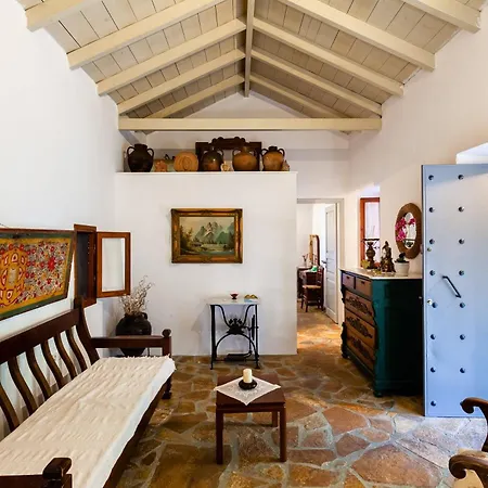 Stone House - Private Garden Retreat