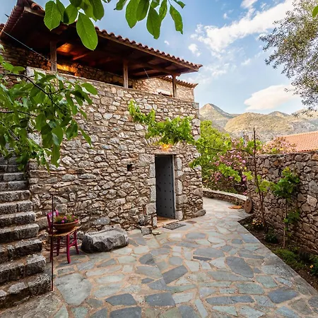 Stone House - Private Garden Retreat