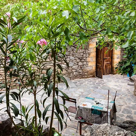 Stone House - Private Garden Retreat Kır Evi Milea