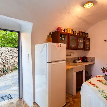 Stone House - Private Garden Retreat