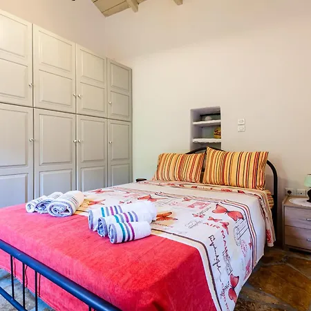 Stone House - Private Garden Retreat Kır Evi *