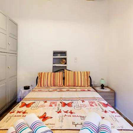 Stone House - Private Garden Retreat