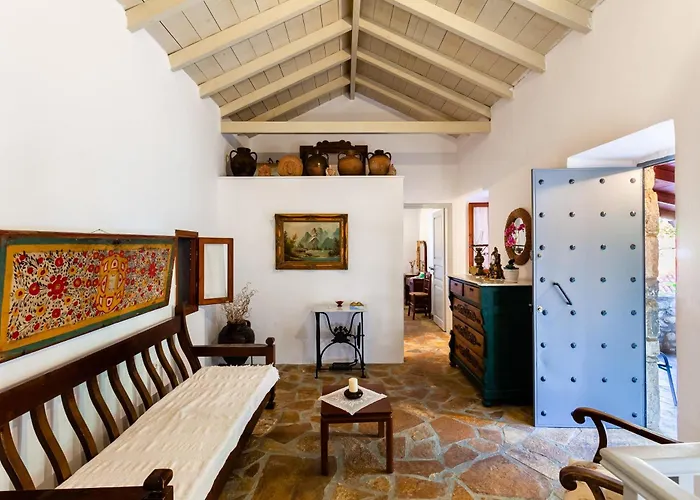 Stone House - Private Garden Retreat