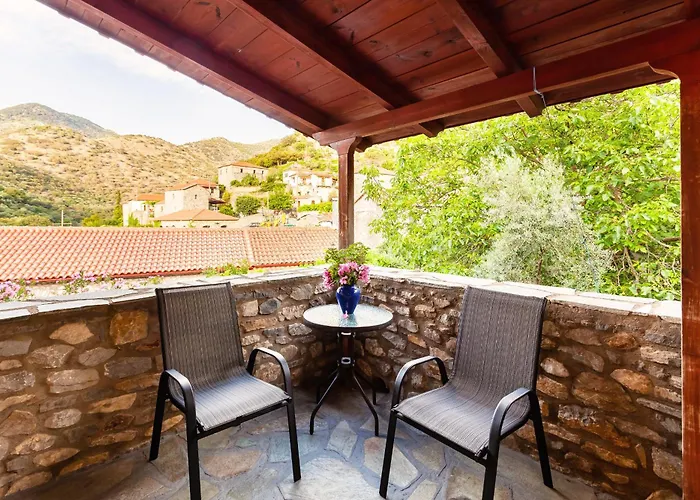 Stone House - Private Garden Retreat *