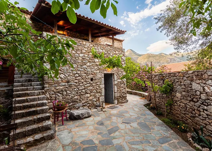 Stone House - Private Garden Retreat