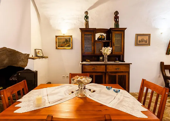 Stone House - Private Garden Retreat * Milea