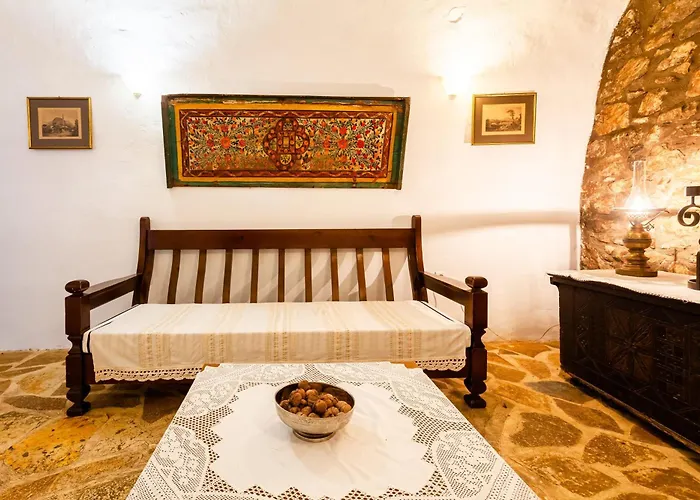 Stone House - Private Garden Retreat * Milea