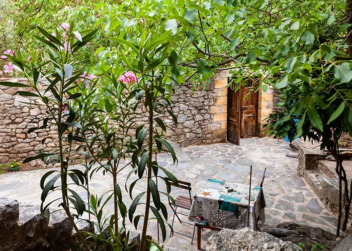 Stone House - Private Garden Retreat Hétvégi ház Milea