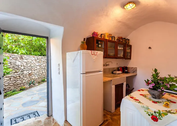 Stone House - Private Garden Retreat