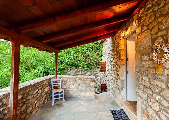 Hétvégi ház Stone House - Private Garden Retreat