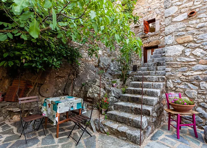 Stone House - Private Garden Retreat Hétvégi ház *