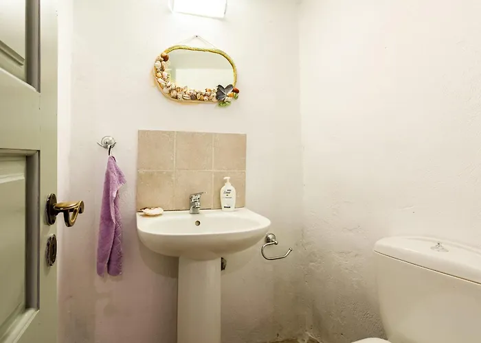 Stone House - Private Garden Retreat * Milea