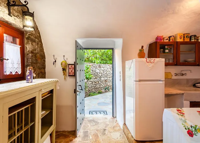 Stone House - Private Garden Retreat Hétvégi ház